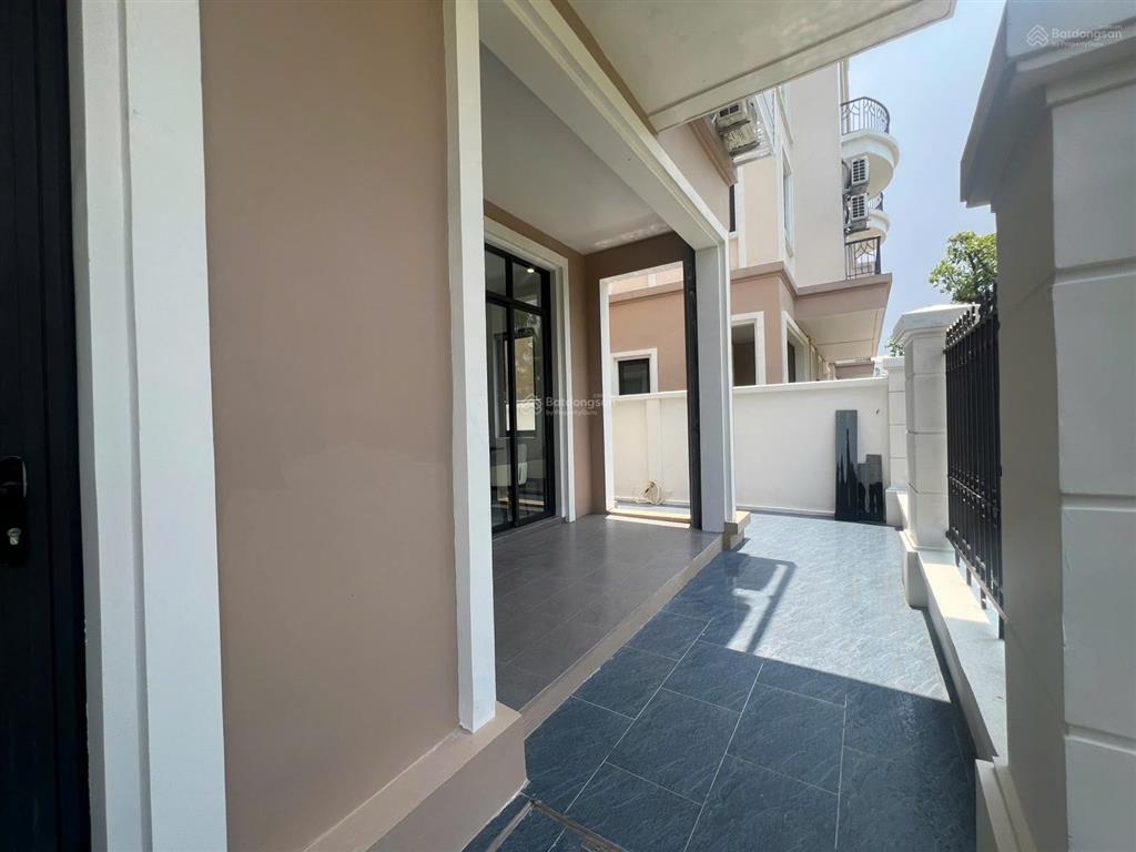 Cho thuê bt 3pn, 18 triệu bao phí, 126m2 ở vinhomes ocean park 2, đường cọ xanh, xã long hưng