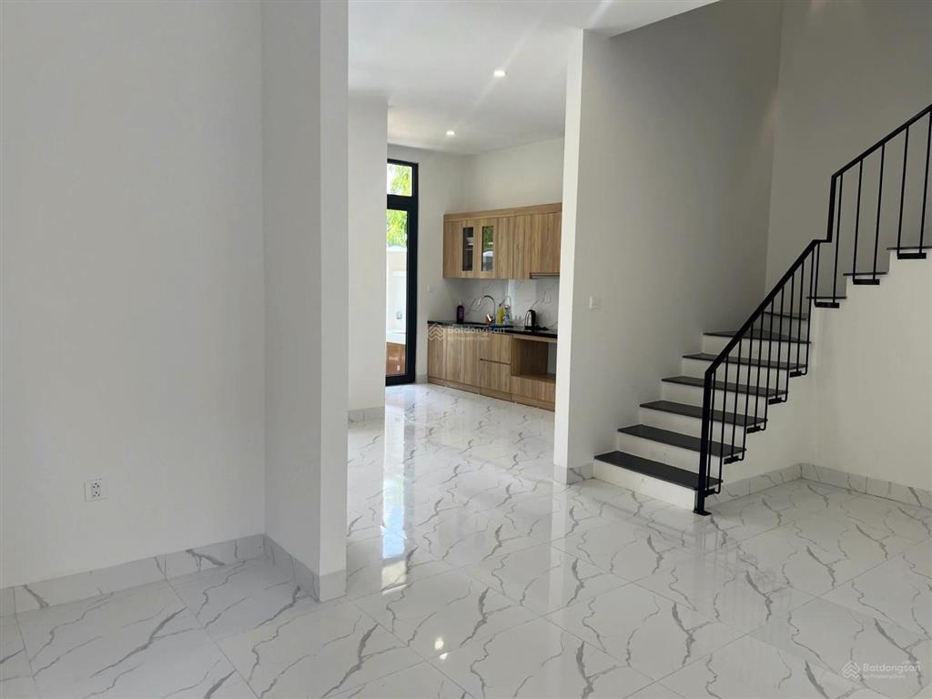 Cho thuê bt 3pn, 18 triệu bao phí, 126m2 ở vinhomes ocean park 2, đường cọ xanh, xã long hưng
