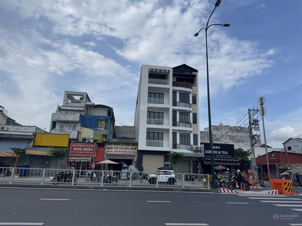 Góc 2 mặt tiền kinh doanh dương quảng hàm p6, gò vấp dt 6x20m 1 trệt 3 lầu giá chỉ 23 tỷ