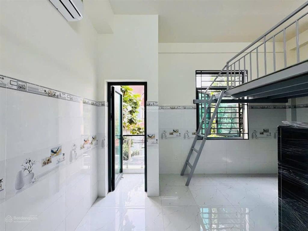 Phòng trọ mới full nội thất có bancol ngay etown cộng hoà rộng an ninh