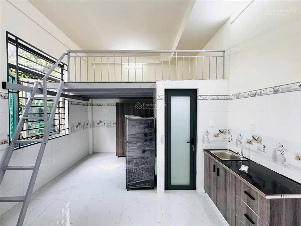 Phòng trọ mới full nội thất có bancol ngay etown cộng hoà rộng an ninh