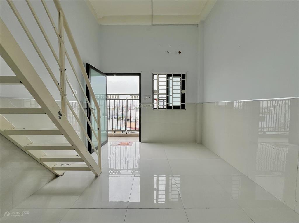 Cho thuê phòng trọ giá rẻ rộng thoáng có thang máy mới tinh, ngay gần ngã tư bốn xã an ninh sạch sẽ
