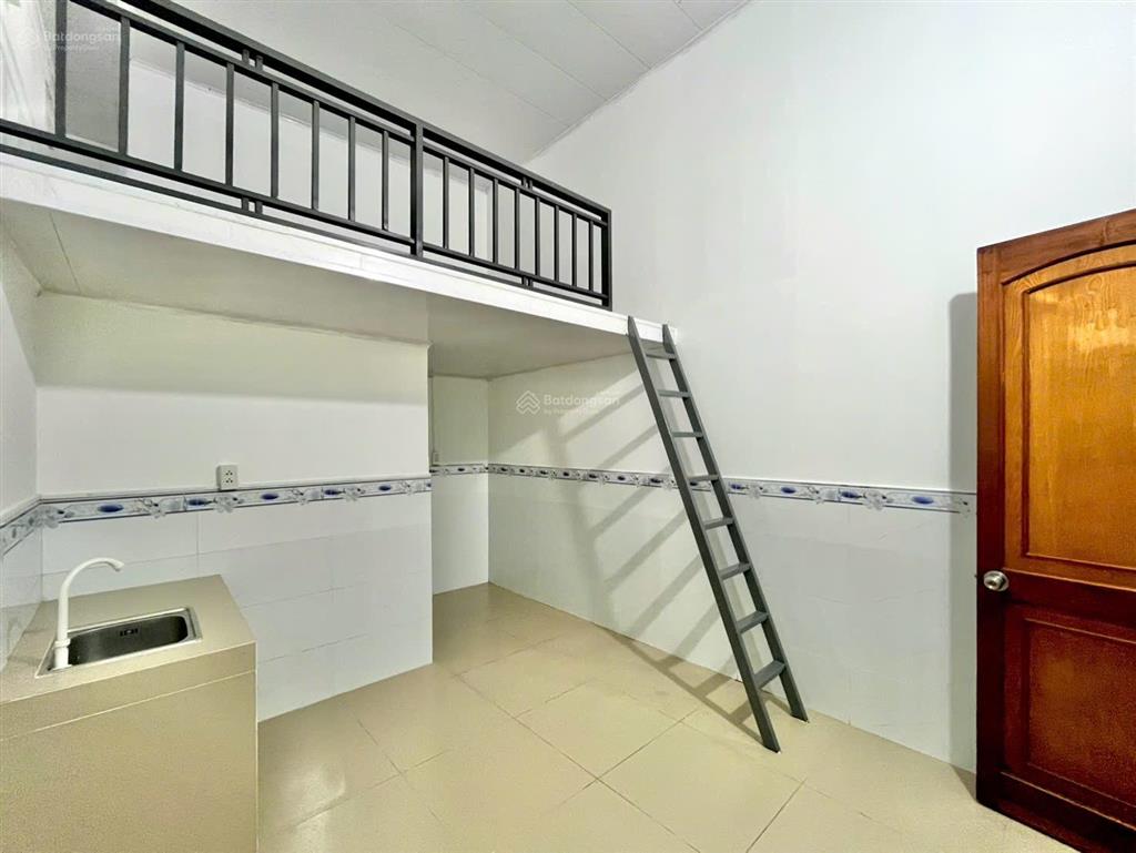 Phòng trọ giá rẻ sẵn máy lạnh giáp tân bình  luỹ bán bích  gần âu cơ  ngay vườn lài an ninh