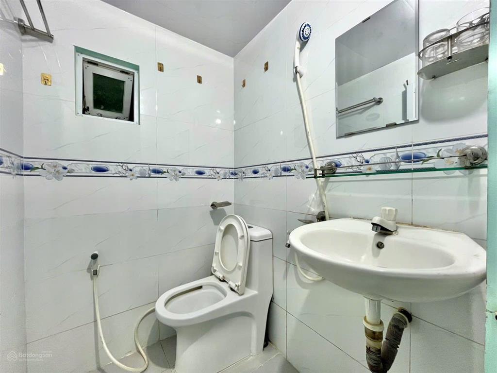Phòng trọ giá rẻ sẵn máy lạnh giáp tân bình  luỹ bán bích  gần âu cơ  ngay vườn lài an ninh