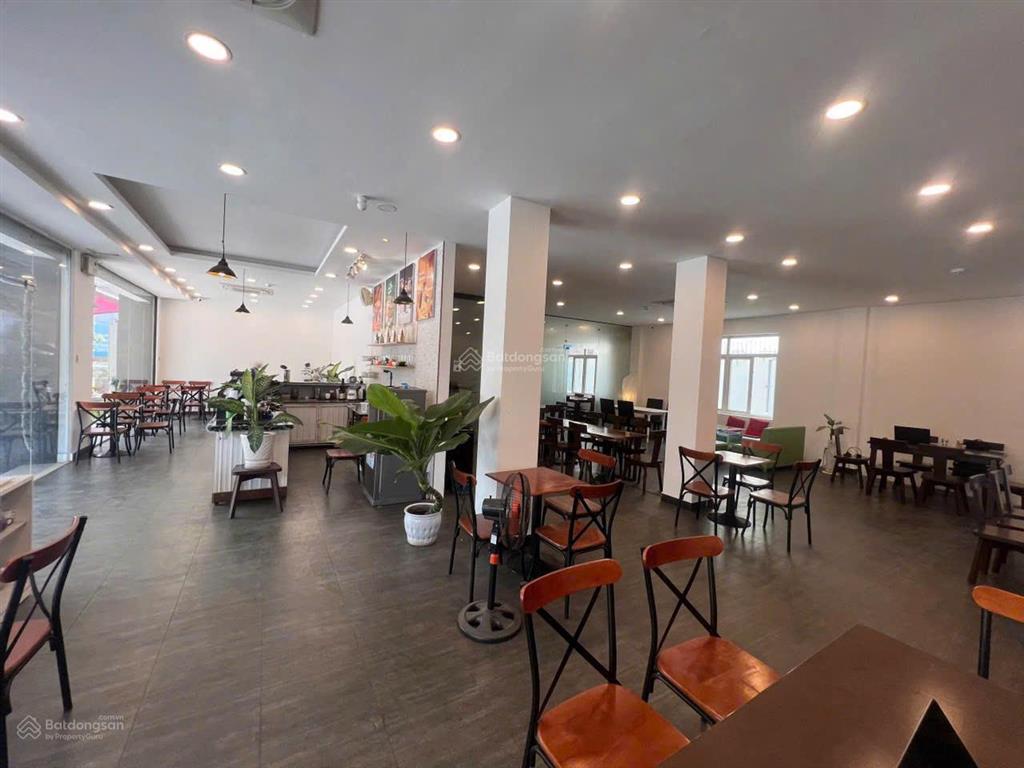 Nhà siêu sang đẹp mặt tiền 94 96 đường cô bắc gần trần hưng đạo quận 1.