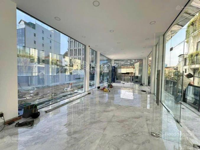 Góc 2 mặt tiền thạch thị thanh  phường tân định, q1