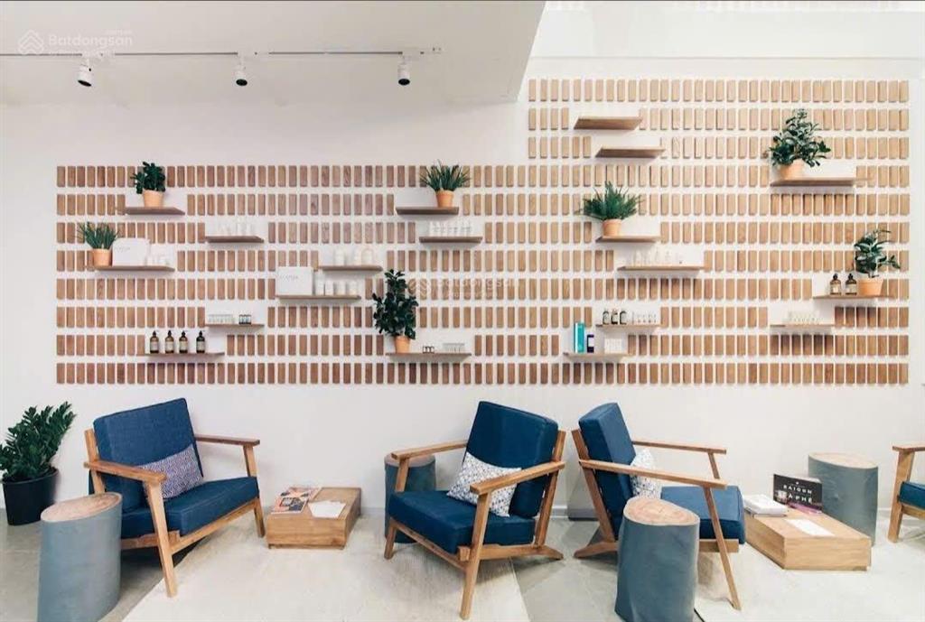 Ngay góc mạc thị bưởi, building có thang máy mt hai bà trưng, p. bến nghé, quận 1