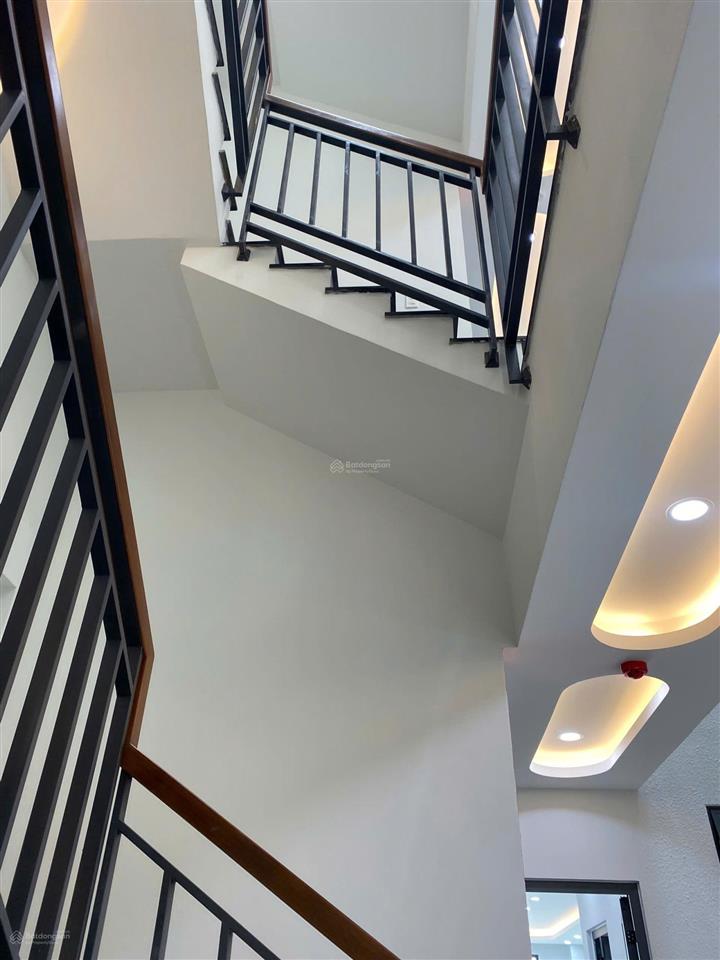 Ngay kế ngã tư nguyễn trãi 1100m2 hầm 8 lầu
