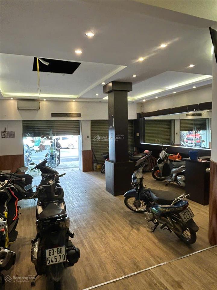 Mt phố đi bộ đông du ngang 8m giá tốt