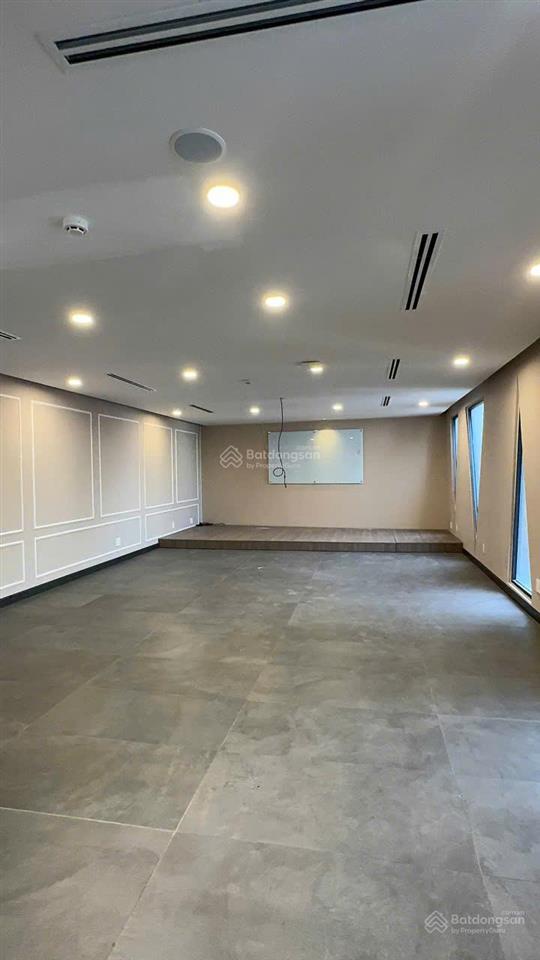 Nhà mt trần hưng đạo  6 lầu  nhà mới vị trí trung tâm quận 1