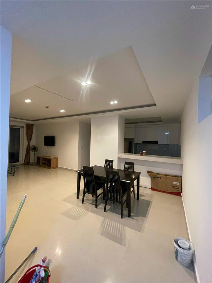Giá siêu tốt, cần cho thuê căn 3pn tại căn hộ chung cư sky center.  em 0934 977 ***