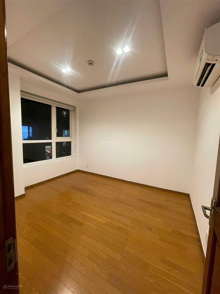 Giá siêu tốt, cần cho thuê căn 3pn tại căn hộ chung cư sky center.  em 0934 977 ***