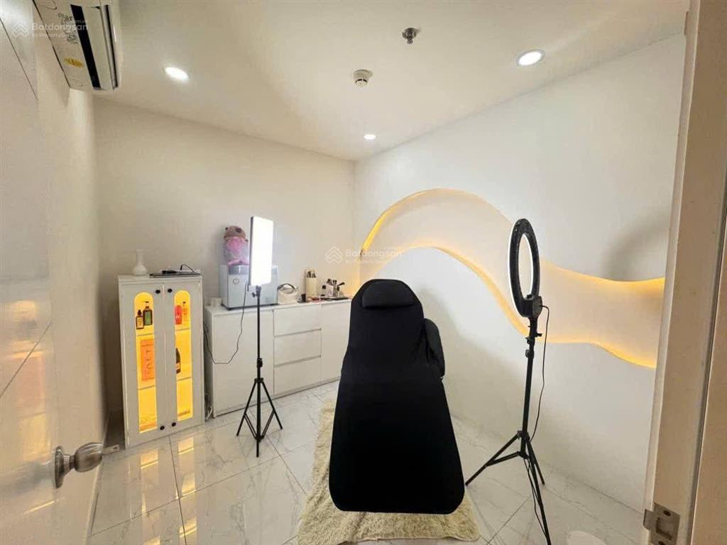 Chủ nhà ngợp bank bán nhanh căn hộ sang trọng tại căn hộ terra royal 2pn.  em 0934 977 ***