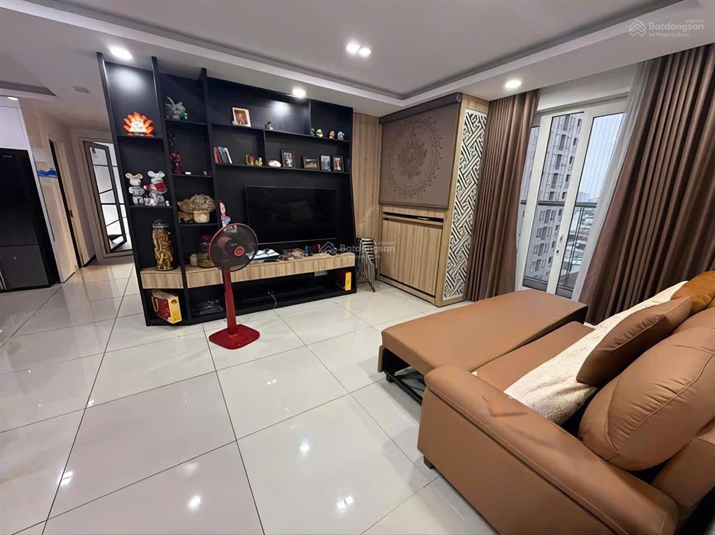 Giá siêu tốt, cần cho thuê căn 3pn tại căn hộ chung cư sky center.  em 0934 977 ***