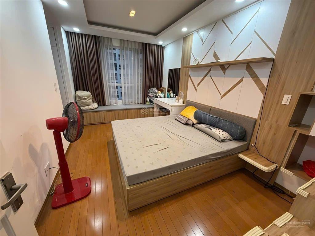 Giá siêu tốt, cần cho thuê căn 3pn tại căn hộ chung cư sky center.  em 0934 977 ***