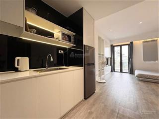 Căn hộ ban công/cửa sổ full nt tone trắng xám hiện đại 40m2, gần công viên lê văn tám, quận 1