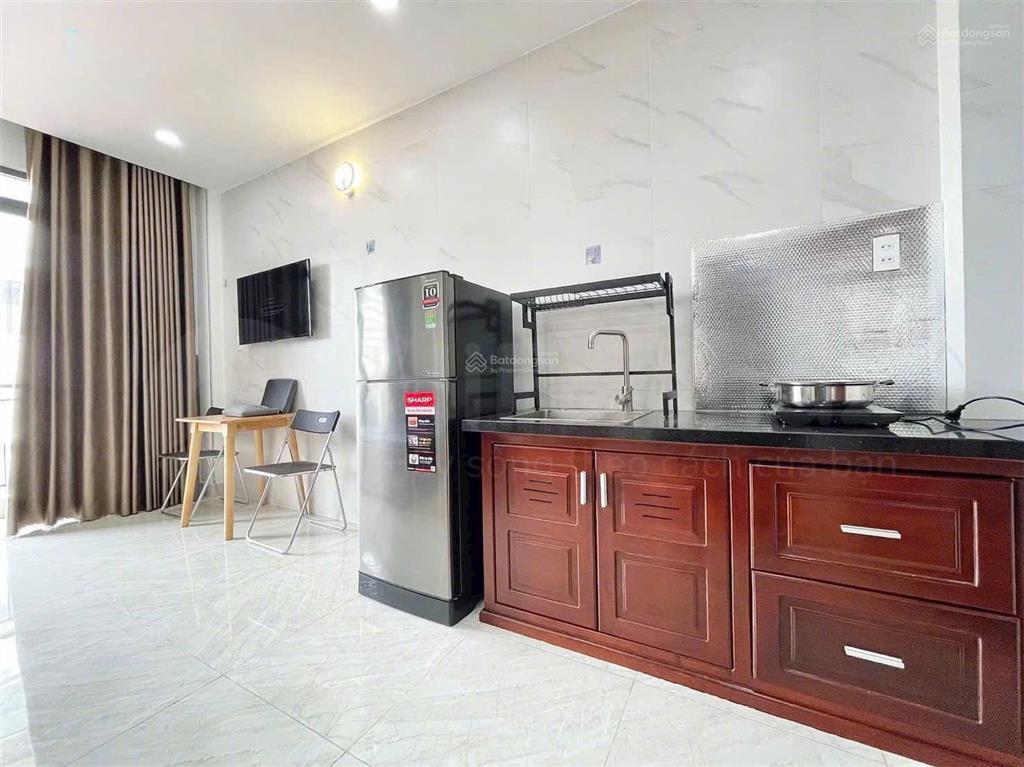 Thuê ngay căn hộ ban công trung tâm bình thạnh gần chợ bà chiểu, phan đăng lưuhầm xe,thang máy