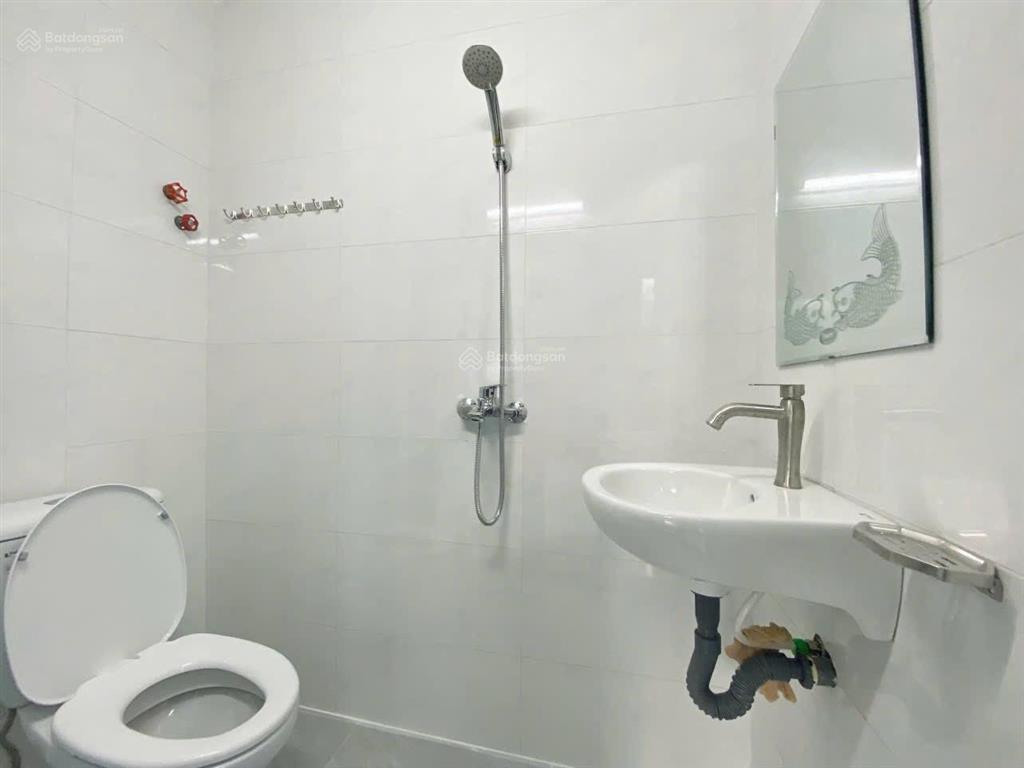 Quận 2, trống phòng full nội thất, ban công lớn, an ninh