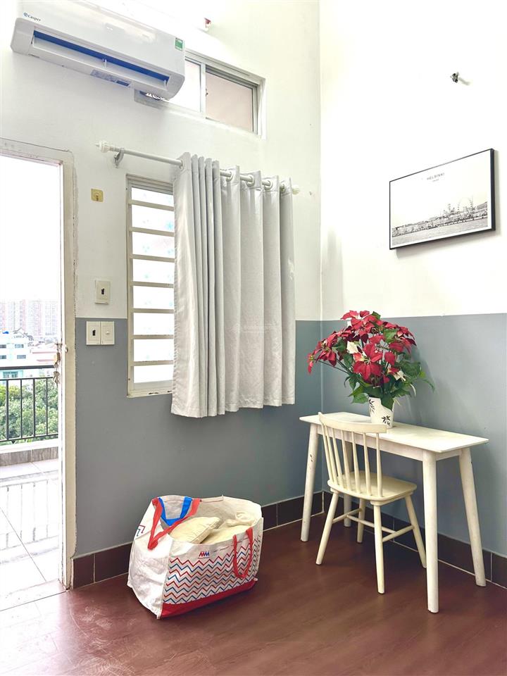 Quận 2  duplex ban công tách bếp siêu thoáng, gần mai chí thọ