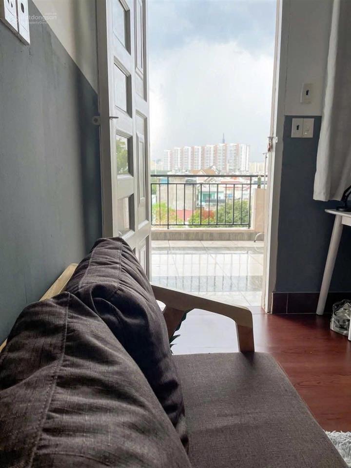 Quận 2  duplex ban công tách bếp siêu thoáng, gần mai chí thọ
