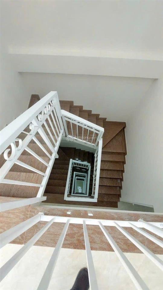 Cho thuê nhà khu họ lê  4x20m 5 tầng rộng rãi  đường nội bộ 16m  gần nguyễn sơn, phú thọ hòa