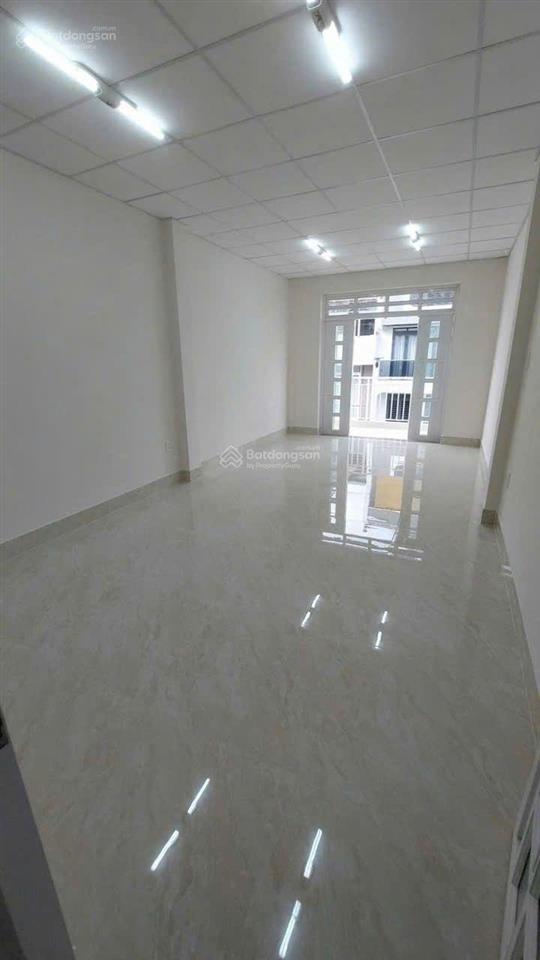 Cho thuê nhà khu họ lê  4x20m 5 tầng rộng rãi  đường nội bộ 16m  gần nguyễn sơn, phú thọ hòa