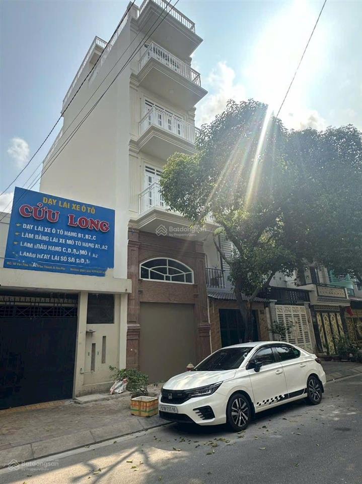 Cho thuê nhà khu họ lê  4x20m 5 tầng rộng rãi  đường nội bộ 16m  gần nguyễn sơn, phú thọ hòa