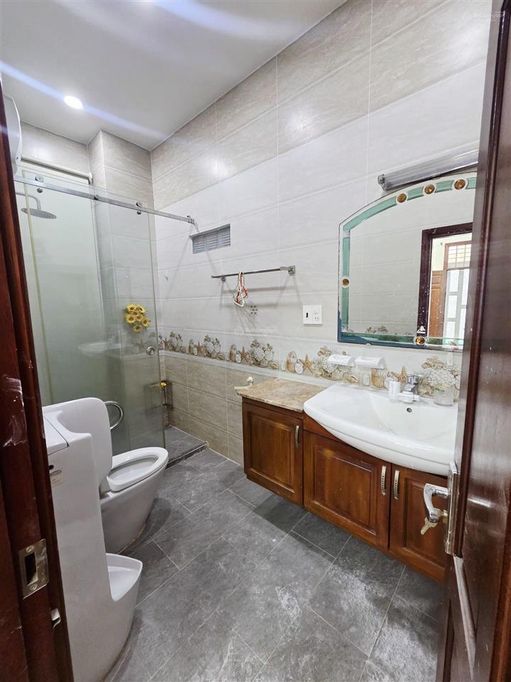 Cho thuê nhà 8x15m 4 tầng  hẻm 10m độc lập  tân hương  gần tan sơn nhì
