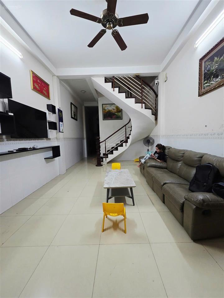 Cho thuê nhà full nội thất  1/ vườn lài, 4x17m 3 tấm 4pn  gần lũy bán bích, âu cơ, thoại ngọc hầu
