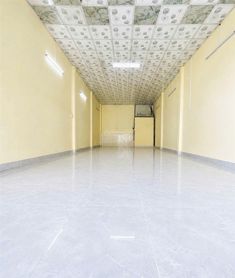 Cho thuê nhà mtkd lũy bán bích  5x15m, nhà cấp 4 trống suốt, vị trí đẹp, sung