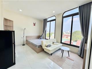 Căn hộ tách bếp cửa sổ lớn cực thoáng, gần ngã tư hàng xanh, chợ bà chiểu  chu văn an  bình thạnh