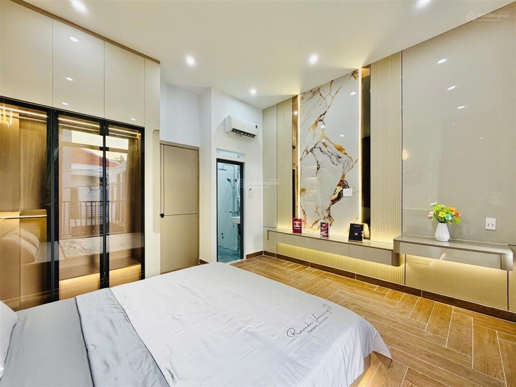 Nhà đẹp 3 tầng  giá chỉ 6,88 tỷ  gần nhà ga t3  sân bay tân sơn nhất