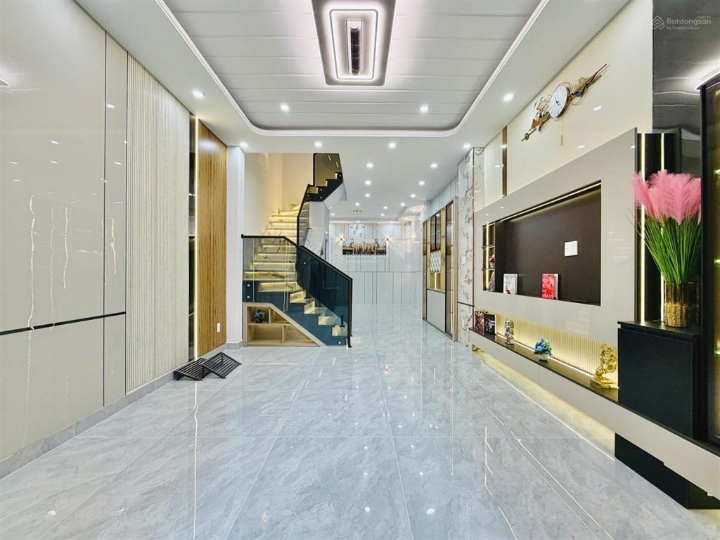Nhà đẹp 3 tầng  giá chỉ 6,88 tỷ  gần nhà ga t3  sân bay tân sơn nhất