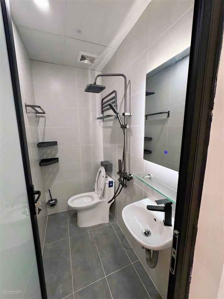 Tòa chdv nguyễn ngọc vũ, 101m2*7t thang máy *16 căn hộ kk, 20m ra ô tô tránh đỗ,ngõ thông,2 thoáng