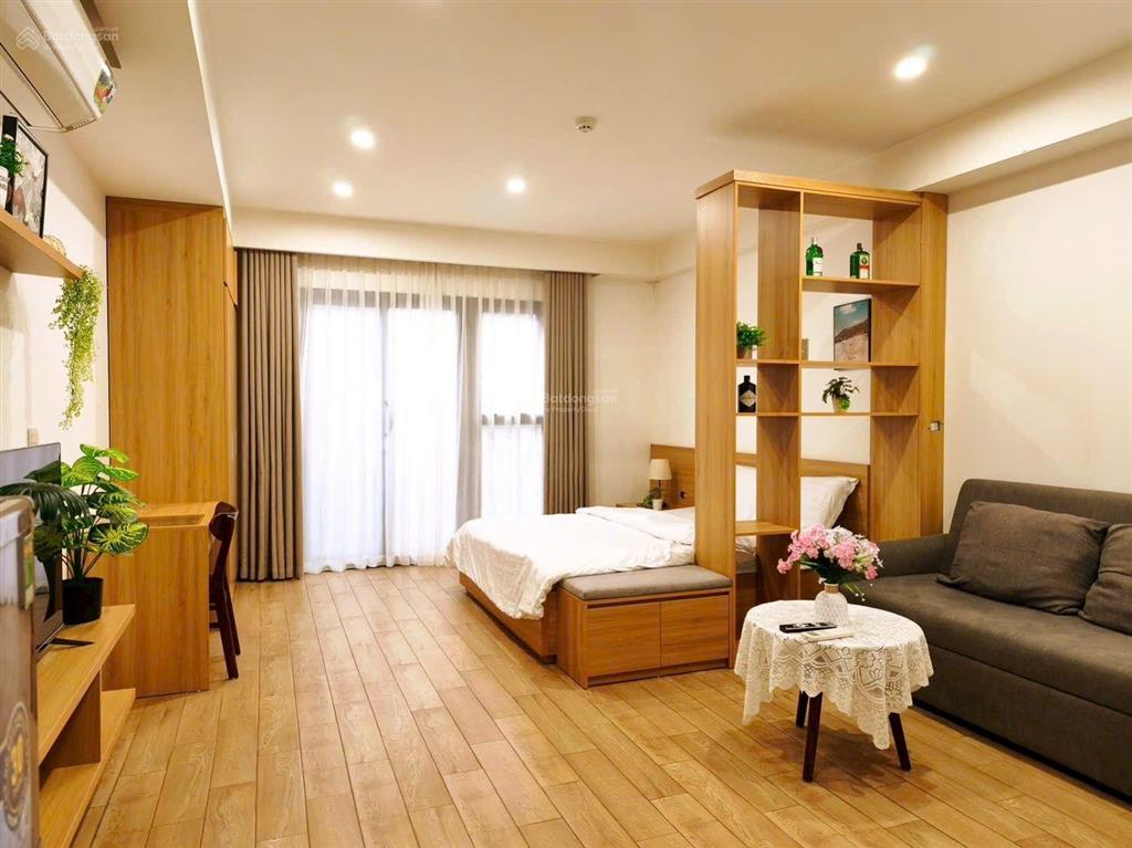 Bán gấp tòa chdv xây mới 82m*8t*18 pkk, mặt tiền 6,5m, lô góc 2 thoáng, các phòng đều có ban công.
