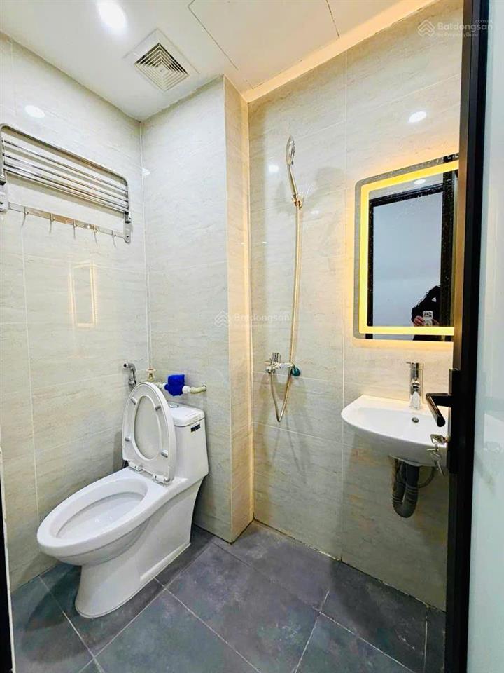 Mặt ngõ thịnh quang, 104m2*7t*22pkk, thang máy, 35m ra ô tô, dt ~1.4 tỷ/năm, pccc, gpxd