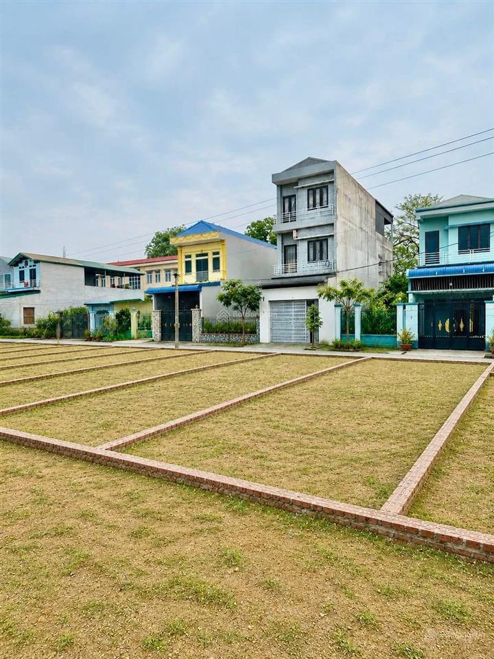 Hiếm! bán 115m2 đất tại phú cát, hà nội, lô góc, sổ đỏ chính chủ, đường 30m, giá tốt, cạnh đh fpt