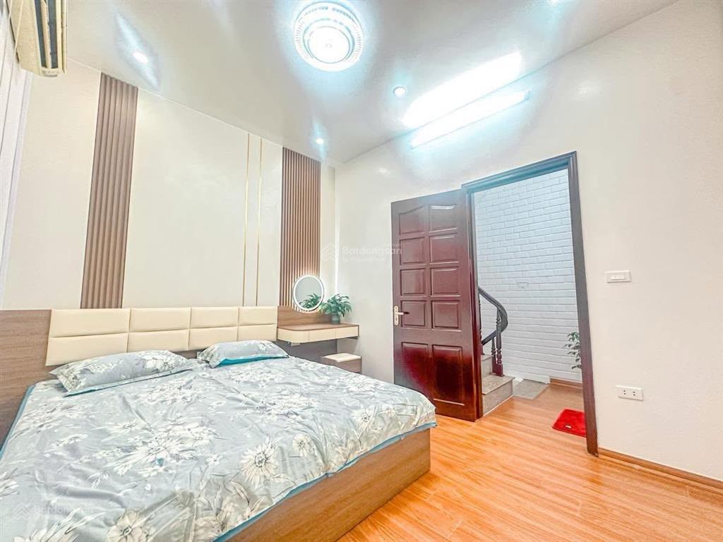 Nhà mới định công hạ, 3 gác đỗ cửa, gần ôtô, kd, gần phố, có thang máy, sổ cc, khoông qh,dt 40m2*6t