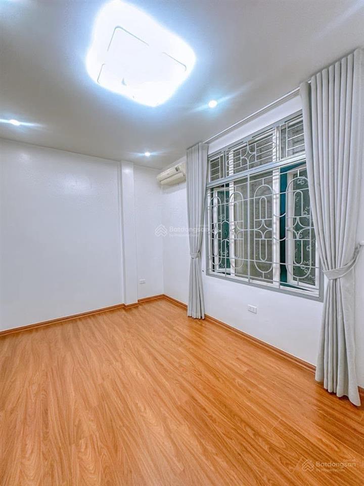 Nhà mới định công hạ, 3 gác đỗ cửa, gần ôtô, kd, gần phố, có thang máy, sổ cc, khoông qh,dt 40m2*6t