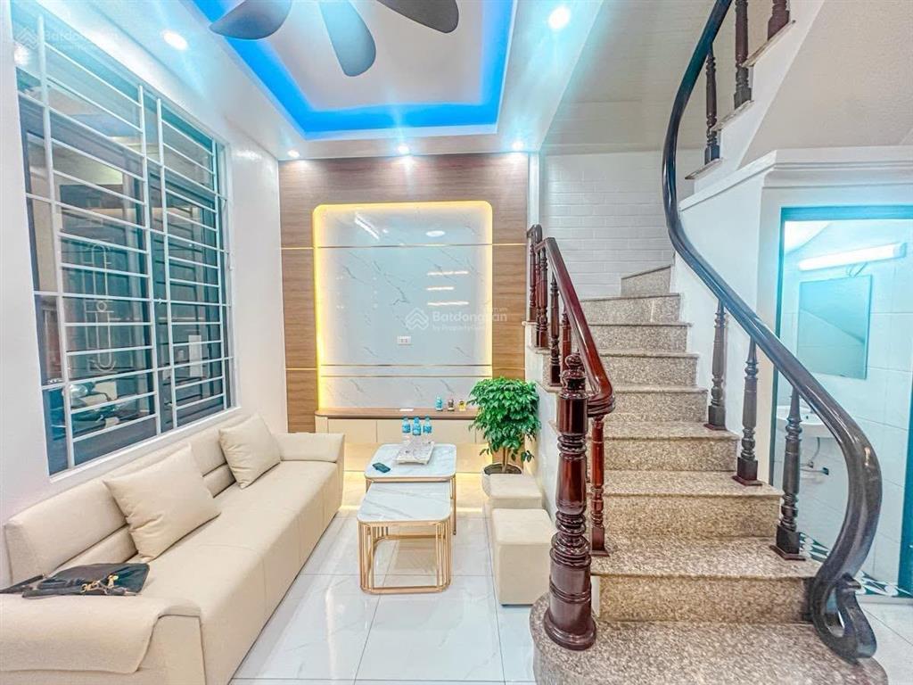 Nhà mới định công hạ, 3 gác đỗ cửa, gần ôtô, kd, gần phố, có thang máy, sổ cc, khoông qh,dt 40m2*6t