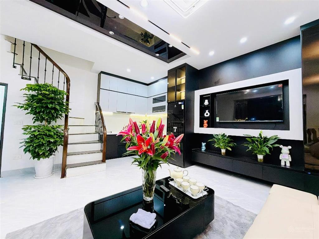Giảm chào khương trung, ngõ thông, nhà dân xây, 50m ra ôtô, gần phố, không qh, sổ cc, dt 40m2*5t