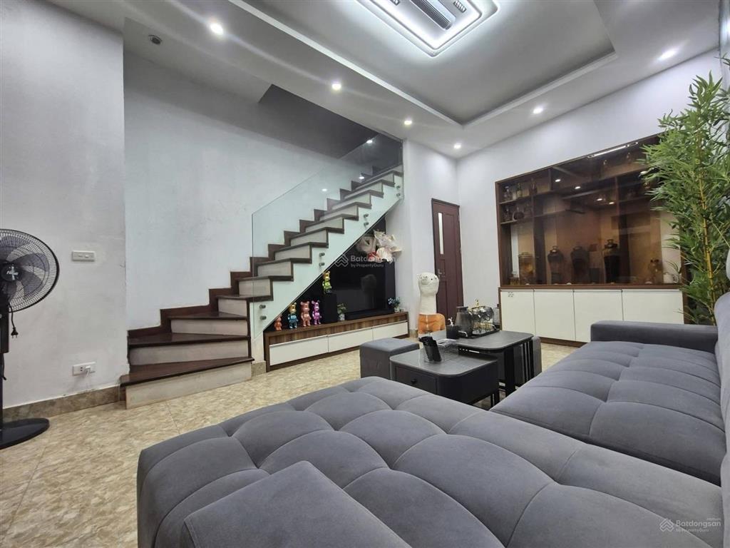 Mới cứng định công hạ, 30m ra ôtô, kd, gần phố, có thang máy, sổ cc, dt 40m2*6t