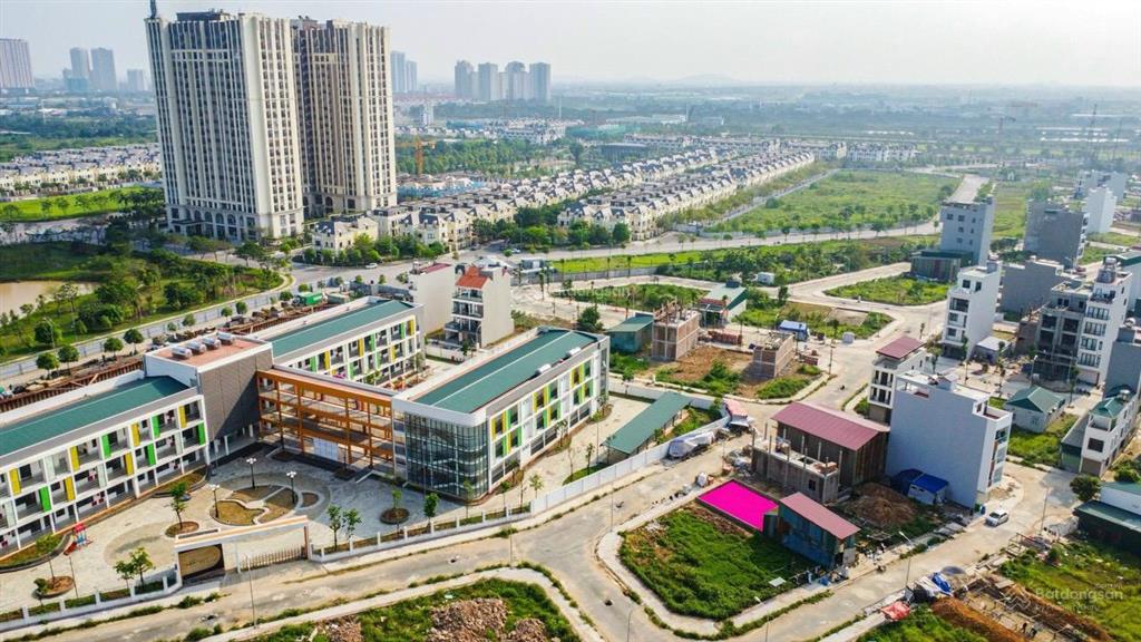 Bán lô đất mặt tiền rộng đường ô tô tránh nhau, gần ngay công viên trường học