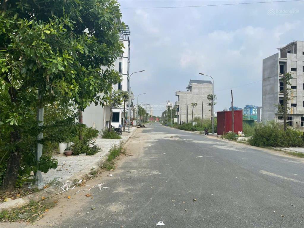 Bán lô đất ngay mặt đường 20m trục đường thông sang khu đô thị an lạc, giá tốt