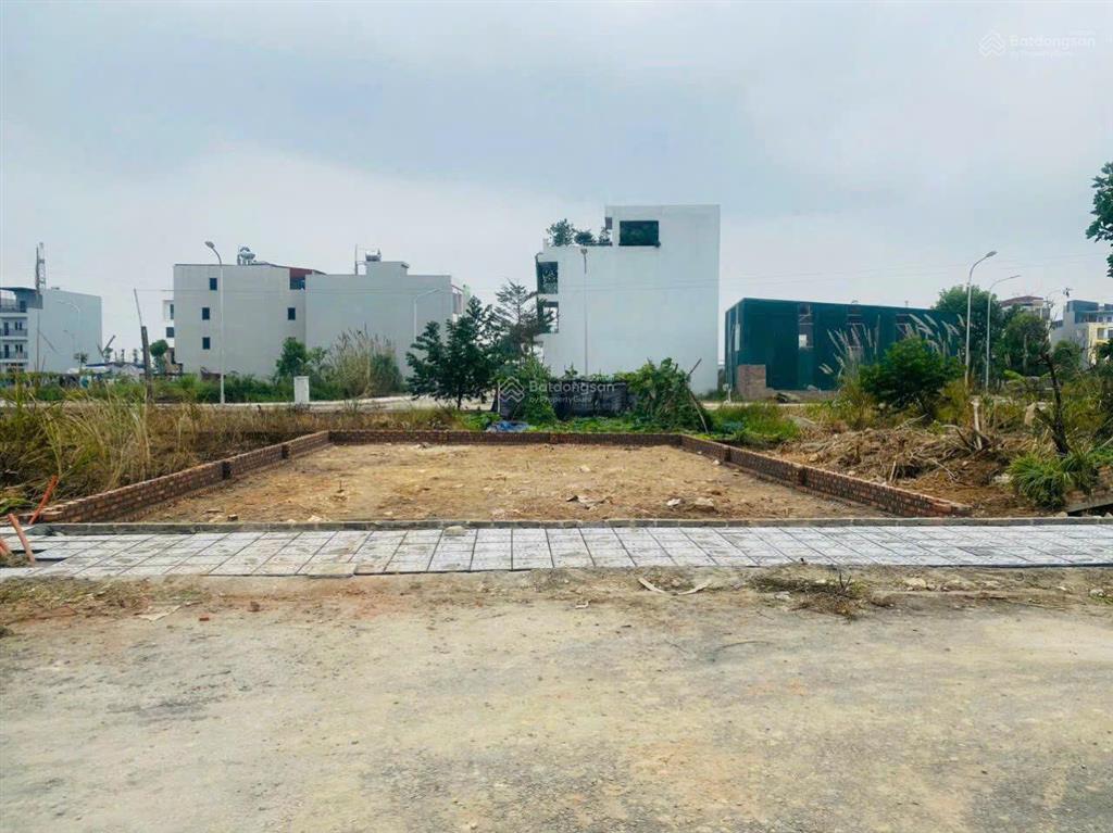 Bán lô đất ngay mặt đường 20m trục đường thông sang khu đô thị an lạc, giá tốt