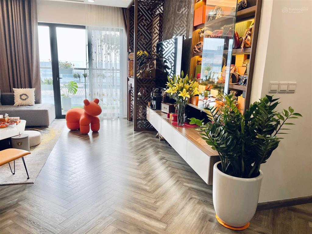Tòa mới golden tower 275 nguyễn trãi. căn 3pn 141m2, tầng trung full nội thất mới, giá 13 tỷ
