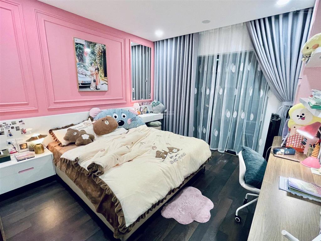 Tòa mới golden tower 275 nguyễn trãi. căn 3pn 141m2, tầng trung full nội thất mới, giá 13 tỷ