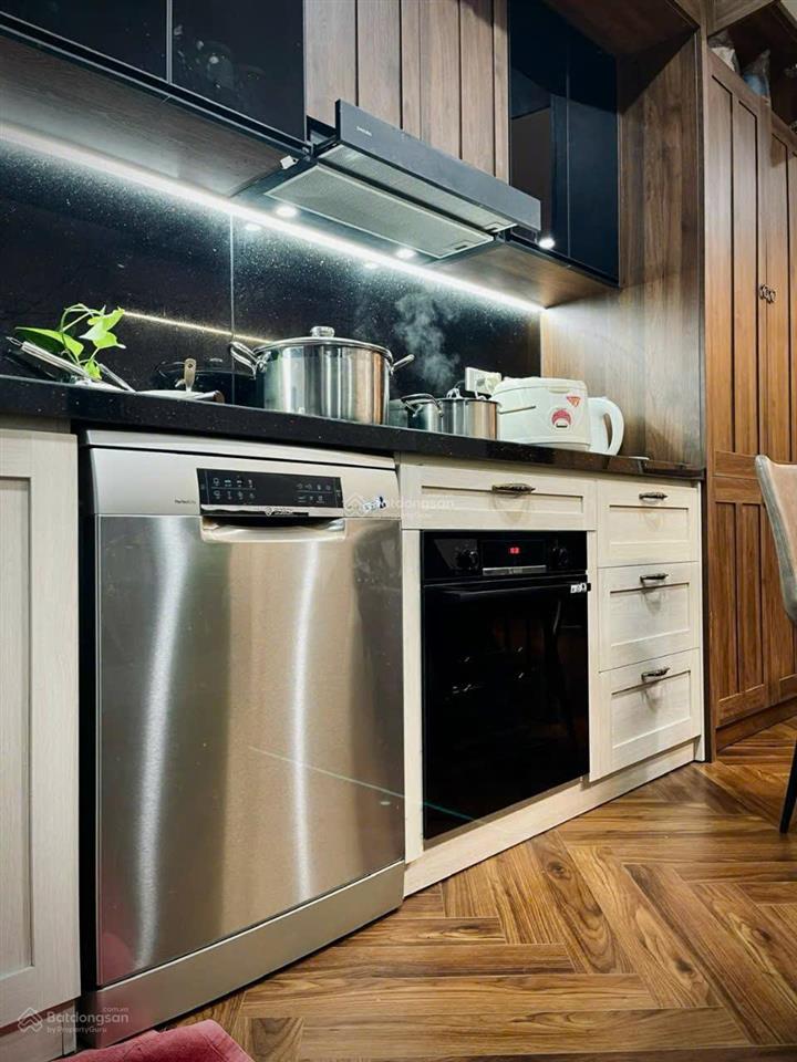 Hpc landmark tố hữu. căn 3 ngủ 133m2 tầng trung, full nội thất mới đẹp, sẵn sổ, giá 9.35tỷ bao phí