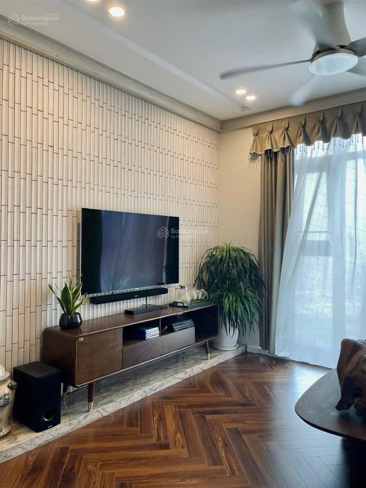 Hpc landmark tố hữu. căn 3 ngủ 133m2 tầng trung, full nội thất mới đẹp, sẵn sổ, giá 9.35tỷ bao phí