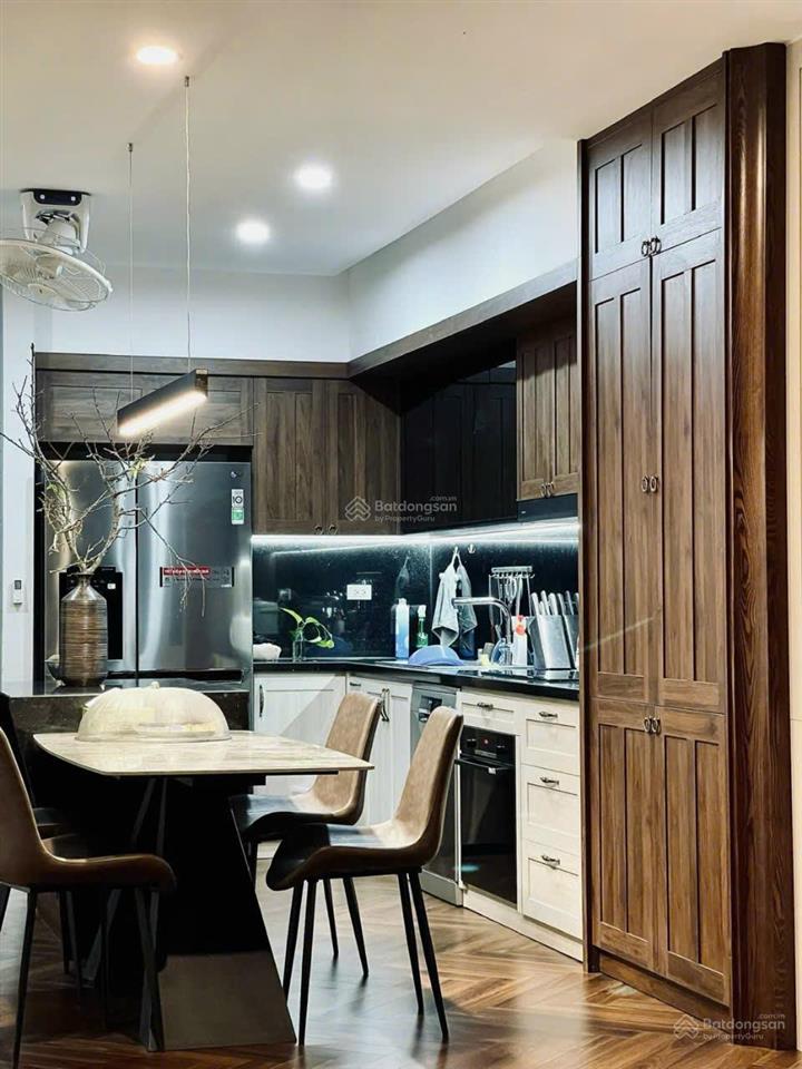 Hpc landmark tố hữu. căn 3 ngủ 133m2 tầng trung, full nội thất mới đẹp, sẵn sổ, giá 9.35tỷ bao phí